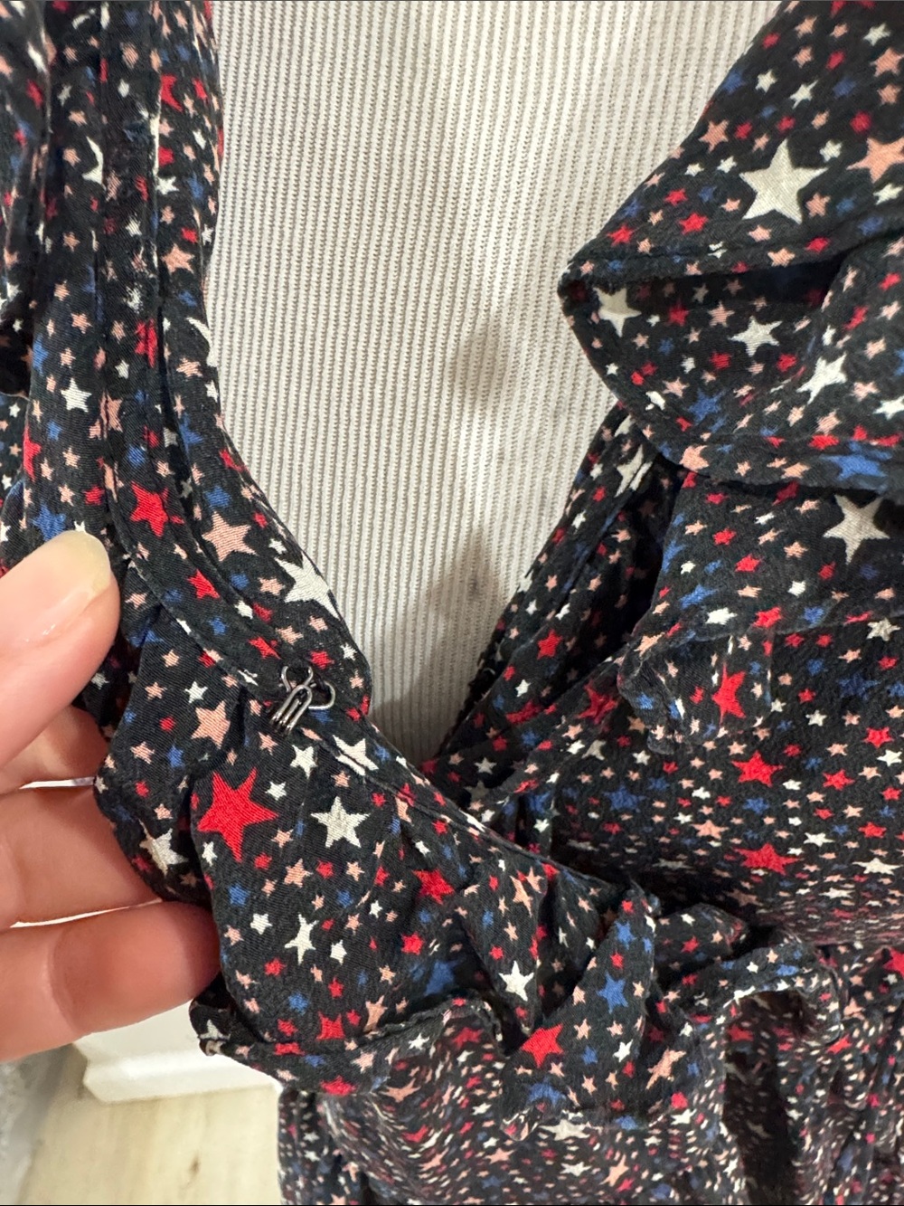 Madewell Ruffle Star Print wrap Blouse 100% silk Black Stars patriotic America - Picture 7 of 9